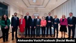 Lideri zemalja Zapadnog Balkana i predstavnici EU na neformalnoj večeri u Tirani uoči samita Evropske političke zajednice, 15. maja 2025.