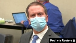 Адвокатите на Дерек Шовин твърдят, че клиентът им е бил лишен от правото на справедлив процес