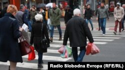  Како дел од четвртиот ковид-пакет, платежни картички од 6 илјади денари ќе добијат 182 илјади пензионери со пензии под 15 илјади денари