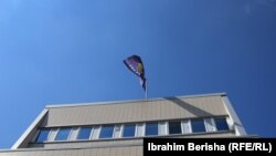 Zastava Kosova na zgradi Skupštine, Priština