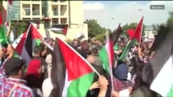 Sukobi demonstranata i policije ispred ambasade