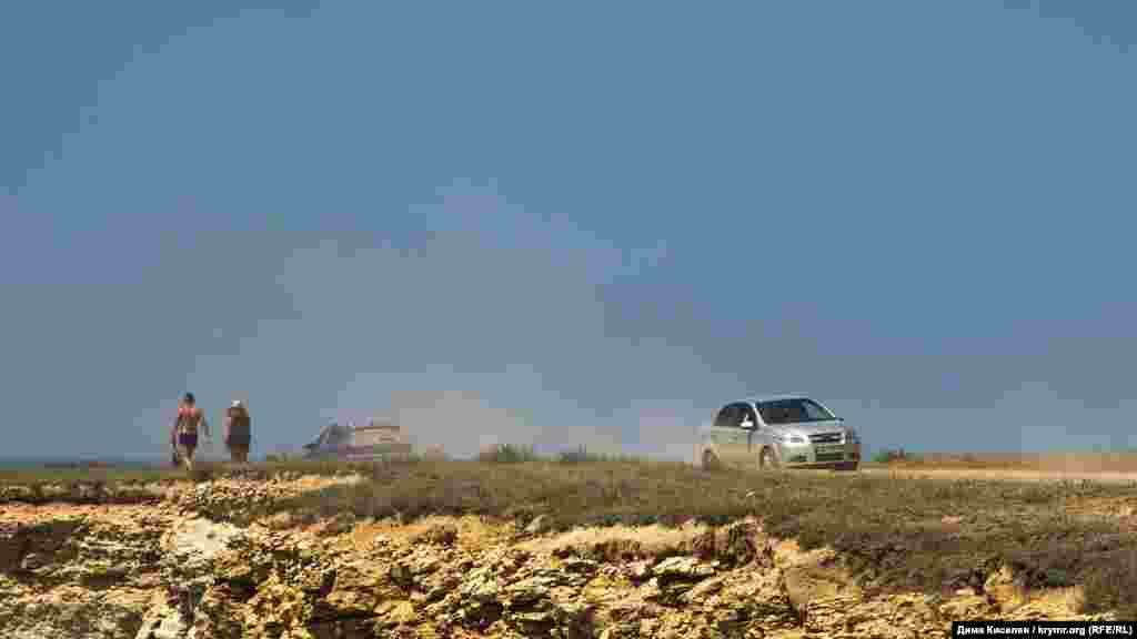 Попасть к Чаше любви и Атлеш можна по воде и по суше. Пешая прогулка, однако, довольно длительная для туристов &ndash; отдыхающие чаще едут туда&nbsp;на собственных авто