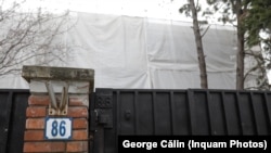 Renovarea vilei de pe Aviatorilor 86 din București ar putea costa între 7 și 9 milioane de euro, conform informațiilor vehiculate în presă. Singurul destinatar eligibil în prezent este Klaus Iohannis. 