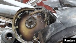 Pjesë të një rakete që Ukraina beson se është prodhuar në Kore të Veriut, të cilën e ka përdorur Rusia për të sulmuar Harkvin. 