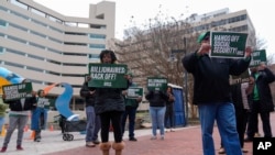 დემონსტრაცია ბალტიმორის სასამართლოსთან, სადაც სოციალური დაზღვევის მონაცემებზე DOGE-ის წვდომის საქმე განიხილეს. 14 მარტი, 2025 წელი