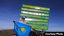 Сапфира Канаева на вершине Килиманджаро.