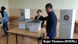 Qytetarët duke votuar në zgjedhjet në komunat veriore të Kosovës