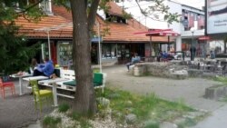 Radno vrijeme je, i pored negodovanja pojedinih udruženja ugostitelja, za sada od 8 do 19 časova (fotografija: Banjaluka, 11. maj 2020)