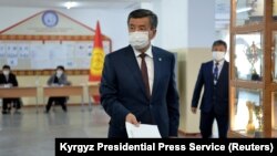 Sooronbai Jeenbekov glasa na spornim izborima 4. oktobra u Biškeku