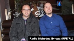 Дејан Ристов секретар на општинскиот комитет на ВМРО-ДПМНЕ во Куманово и Сашо Тодоровски портпарол на Огранокот на СДСМ во Куманово. 