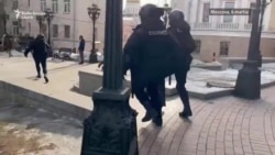 Proteste anti-război în zeci de orașe din Rusia: Mii de oameni arestați