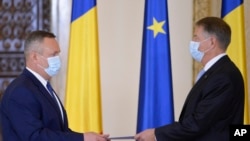 Klaus Iohannis l-a desemnat de două ori pe generalul Nicolae Ciucă să formeze un nou guvern. A reușis abia după alianța cu PSD.