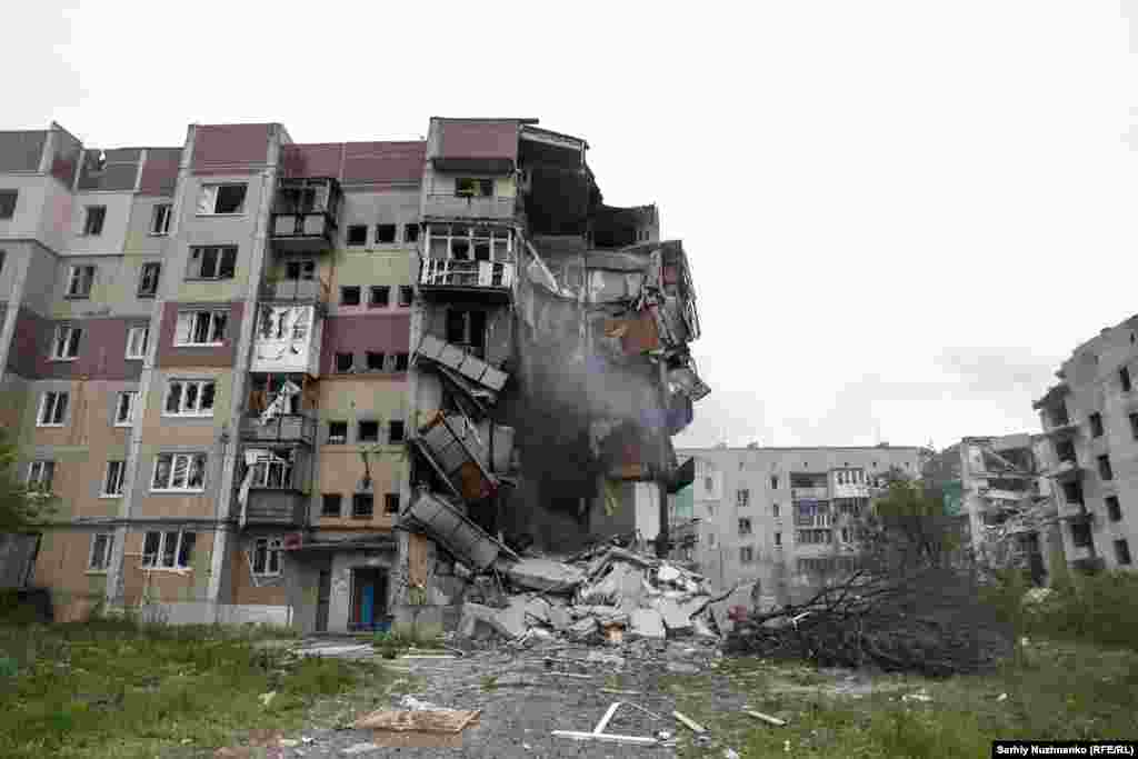 DeepState-ის რუკის მიხედვით, დონეცკის რეგიონის ქალაქ ჩასოვი იარს ნაწილობრივ იკავებს რუსული ჯარი. ამ ფოტოზე ხედავთ კანალის უბანს, რომელიც 2024 წლის ივლისში დაიპყრეს რუსებმა. ამ ქალაქისთვის ბრძოლა 2023 წლის მაისში, ბახმუტის ოკუპაციის შემდეგ დაიწყო და დღემდე გრძელდება.