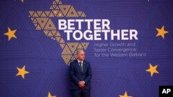 Sloganul „Mai bine împreună” al summitului sud-est european de la Tirana (29 februarie) poate fi continuat în mai multe feluri, inclusiv „decât cu Rusia”, cum pare să sugereze șefa diplomației germane.