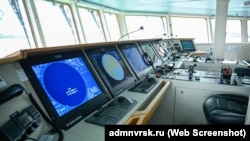 В ходовой рубке аварийно-спасательного судна «Спасатель Ильин»