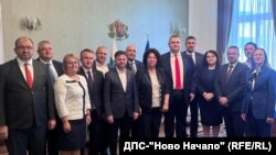 Делян Пеевски и кметовете от област Кърджали. Всички те вече работят за "ДПС - Ново начало" на санкционирания за корупция от две държави политик.