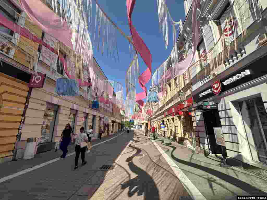 Glavna ulica u Banjaluci, Gospodska, je skoro pusta. 