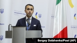 Luiđi Di Majo tokom posete Kijevu u februaru 2022.