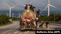 Deo migrantskog konvoja koji se kreće ka SAD