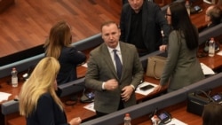 Deputeti nga Lidhja Demokratike e Kosovës, Armend Zemaj, është ndër të fundit që u përfshi në një përplasje verbale e fizike me një qytetar.