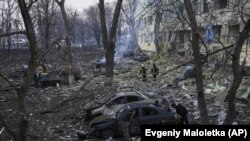 Područje oko granatiranog porodilišta i dječije bolnice u Mariupolju, Ukrajina, 9. mart 2022.