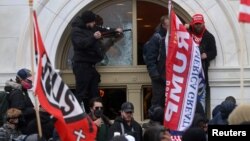 Упад на про-трамп демонстранти во Капитол, 06.01.2021