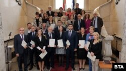 ЦИК връчи мандатите на избраните за евродепутати. Не всички присъстваха на церемонията.