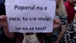 „Protestăm. Nu cedăm. Oprim dictatura!”, în faţa Parlamentului de la Chişinău