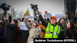 Участники акции #REакция 2.0 и журналисты, освещающие мероприятие. 