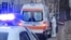 Ambulanța aduce un suspect de coronavirus la spitalul de boli infecțioase Toma Ciorbă