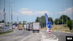 Камиони на царина на граничен премин 