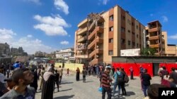 Imagine din exteriorul Spitalului Nasser din Khan Yunis, realizată după atacul de luni în urma căruia cel puțin 14 persoane au murit.