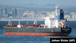 Două persoane au murit în atacul cu dronă dat asupra petrolierului Mercer Street, un român și un britanic, cel mai probabil chiar căpitanul și însărcinatul cu securitatea navei.