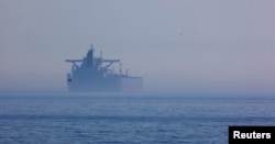 Российский танкер «теневого флота» Eventin под флагом Панамы у побережья Засница, Германия, 16 апреля 2025 года