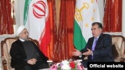 Эмомалӣ Раҳмон ва Ҳасан Рӯҳонӣ зимни мулоқот.