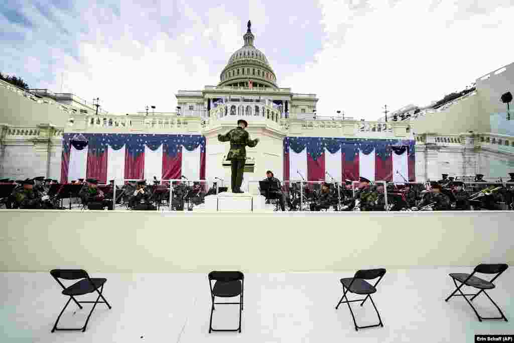 Članovi vojnog orkestra učestvuju u generalnoj probi za 59. ceremoniju inauguracije izabranog predsednika Joea Bidena i izabrane potpredsednice Kamale Harris na Capitolu, u ponedeljak, 18. januara.