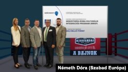 Szabó Tünde fideszes államtitkár, Seszták Miklós a térség országgyűlési képviselője, Leleszi Tibor Kisvárda polgármestere és a fia átadják a Roma Oktatási és Módszertani Központ egykori épületét a Kisvárdai Box Clubnak. (Fotó: Seszták Miklós Facebook oldala)