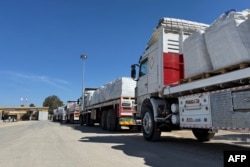 Convoiul umanitar care se îndrepta spre Gaza, oprit de partea egipteană a graniței de la Rafah.