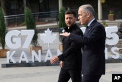 Премьер-министр Канады Марк Карни и президент Украины Владимир Зеленский. Канада была единственной страной, выделившей пакет помощи Украине в ходе саммита "Группы семи"