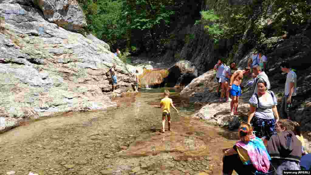 Конечный пункт маршрута &ndash; &laquo;ванны молодости&raquo;