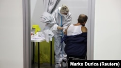 Imunizacija na punktu za masovnu vakcinaciju na Beogradskom sajmu, 19. januar