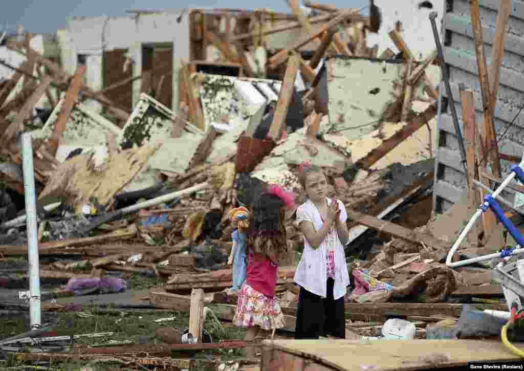 SAD - Izuzetno jak tornado opustošio je Oklahoma, preko 50 ljudi izgubilo je život, 20. maj 2013. Foto: REUTERS / Gene Blevins 