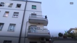 Коя е тази песен, която Бойко Борисов пее в джипа?