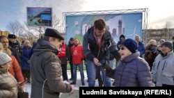 Ана Володина на протест во Псков