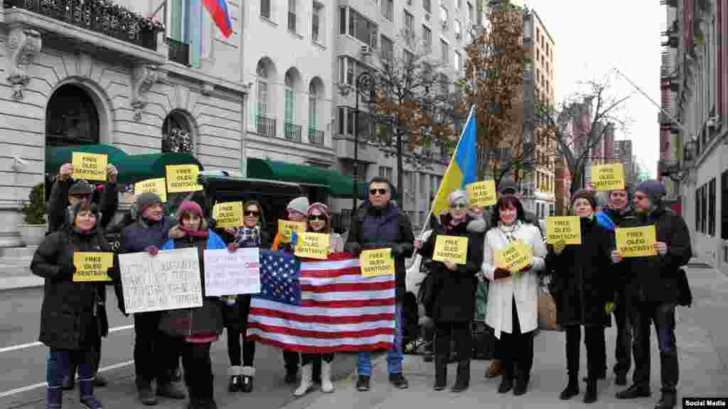 В Нью-Йорке провели флешмоб в поддержку Олега Сенцова, 3 января 2016 года