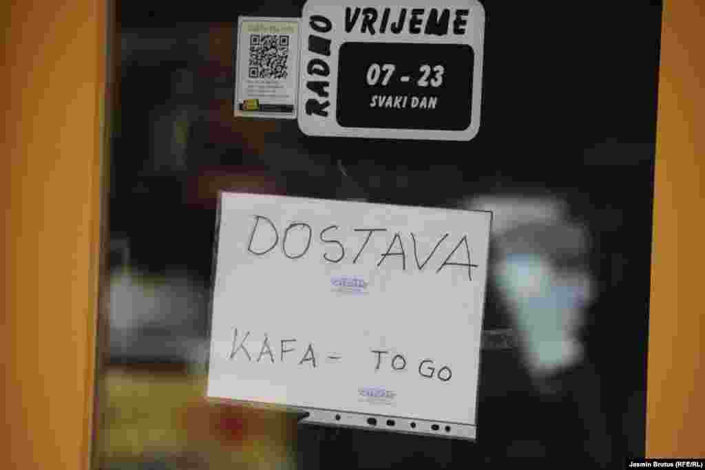 Obavještenje na vratima radnje na sarajevskoj Baščaršiji.