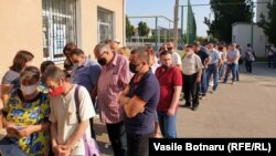 Coadă la secția de votare, Chișinău, 11 iulie 2021