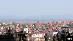 Strategiju za sever su podržali mnogi međunarodni faktori, ali se njoj oštro protive zvanični Beograd i predstavnici Srba sa severa Kosova.