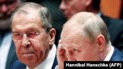 Рускиот претседател Владимир Путин и министерот за надворешни работи Сергеј Лавров