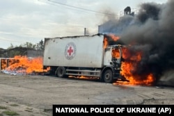Vehiculul Crucii Roșii distrus în bombardamentul rusesc din Donețk, 12 septembrie 2024.
